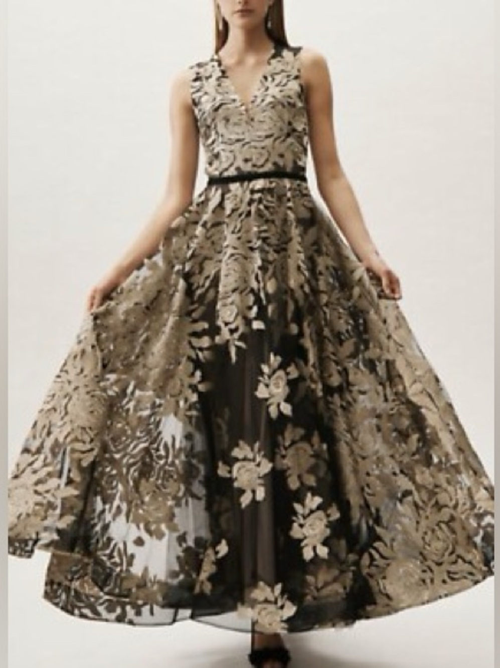 Like new, Bronx and
Banco Golden Rose Ballgown 😍 - Picture 3 of 7